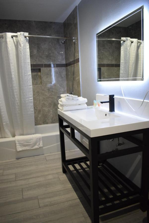 Willow Tree Inn & Suites Los Angeles Bagian luar foto