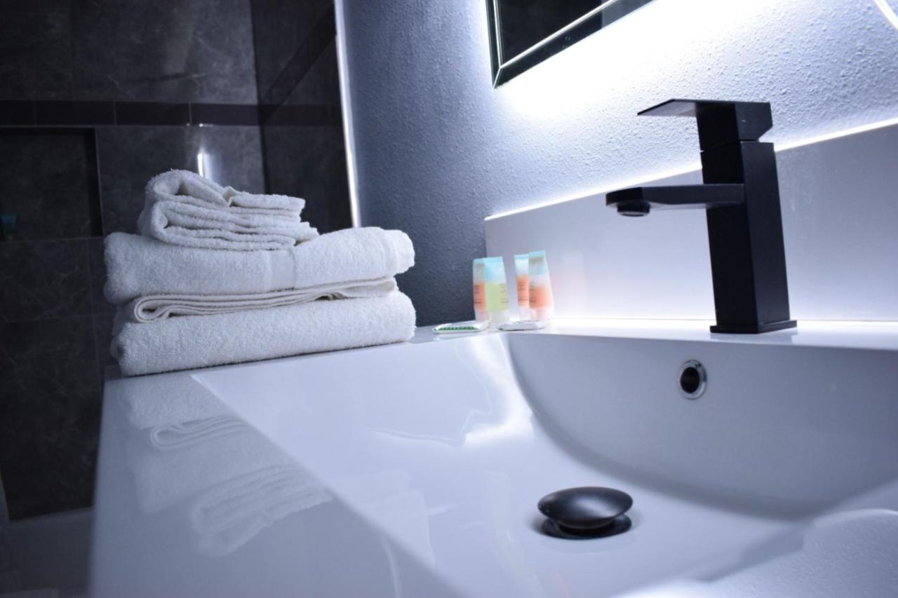 Willow Tree Inn & Suites Los Angeles Bagian luar foto