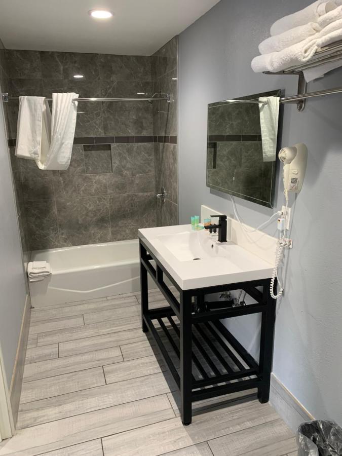Willow Tree Inn & Suites Los Angeles Bagian luar foto